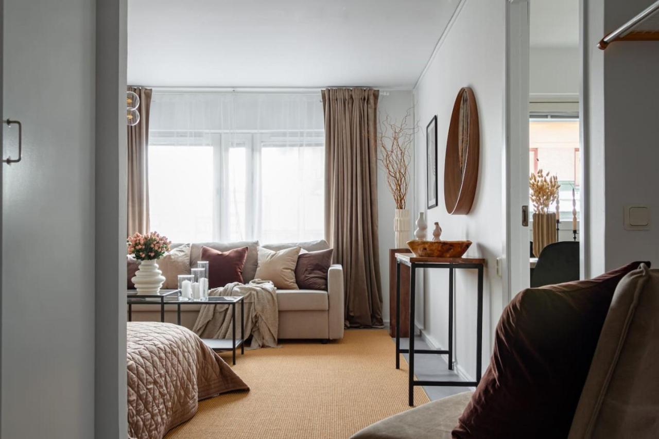 Budget In Hip Sofo - Construction Work Apartment *